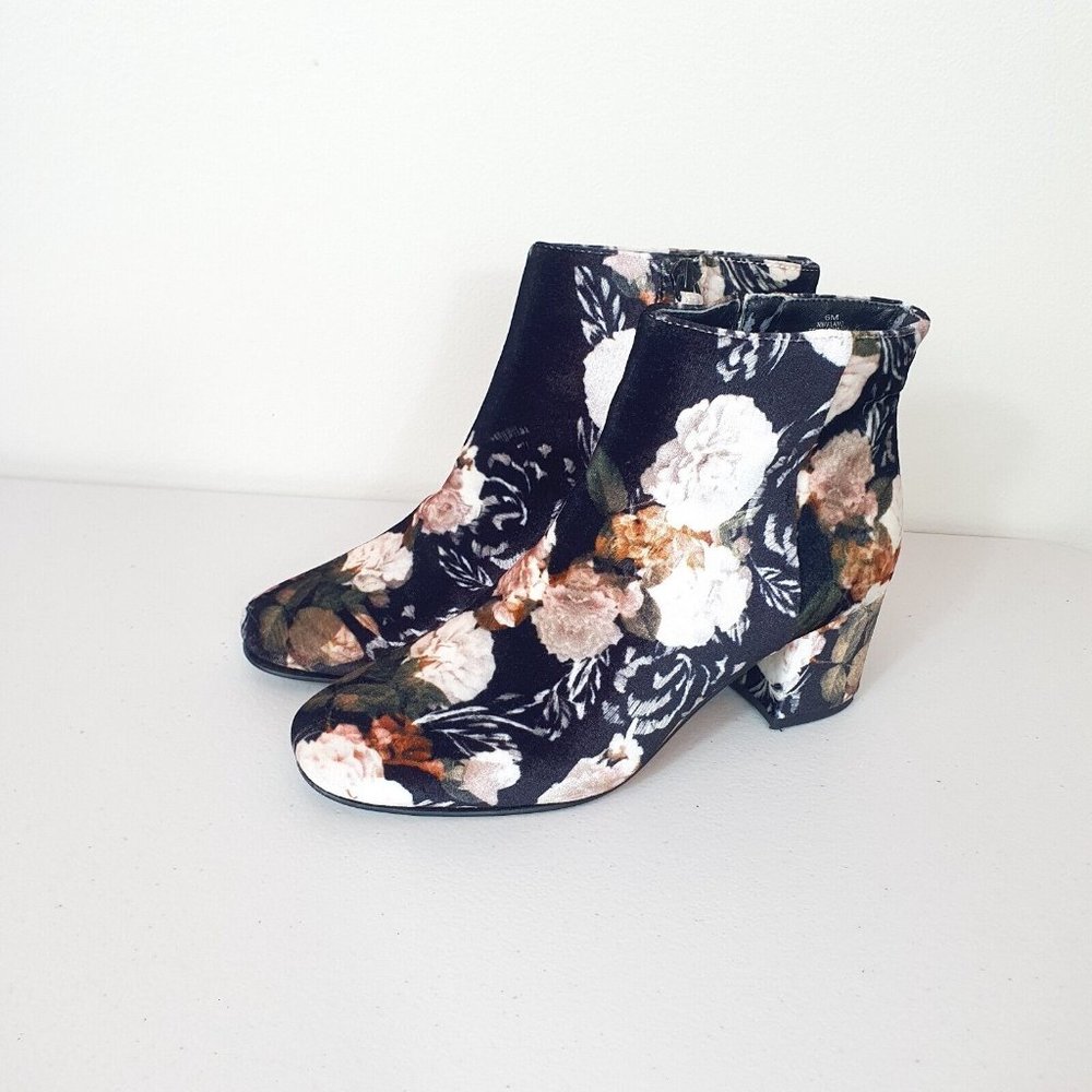 Nine West ankle boots Sze 6  floral suede fabric RRP $219 bohemian vintage retro - Picture 3 of 10